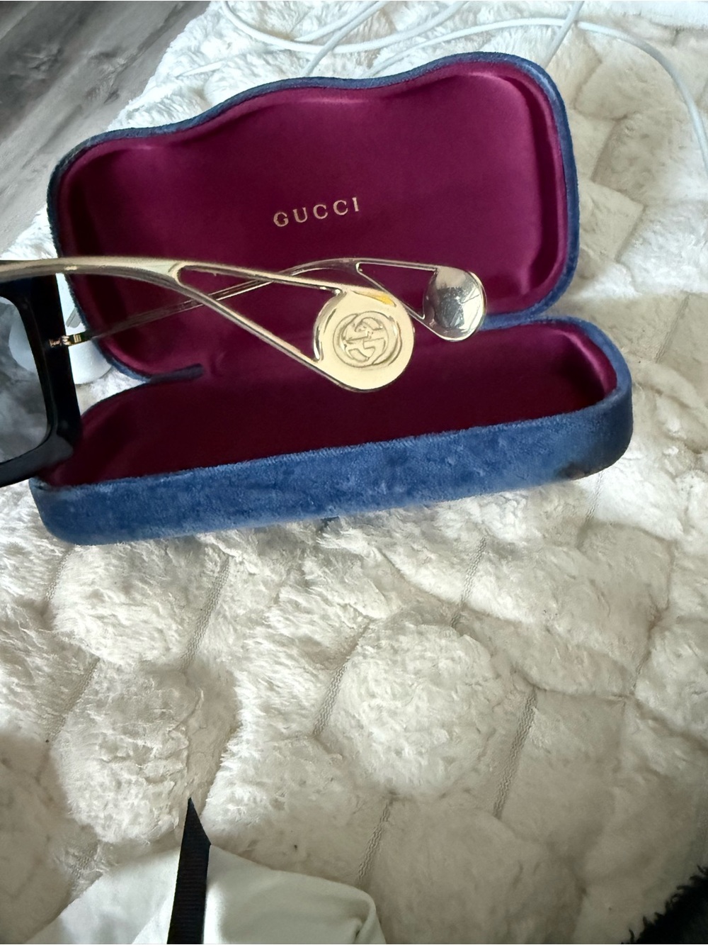 Gucci Women's Black Oversized Cat-Eye Sunglasses - Picture 4 of 8